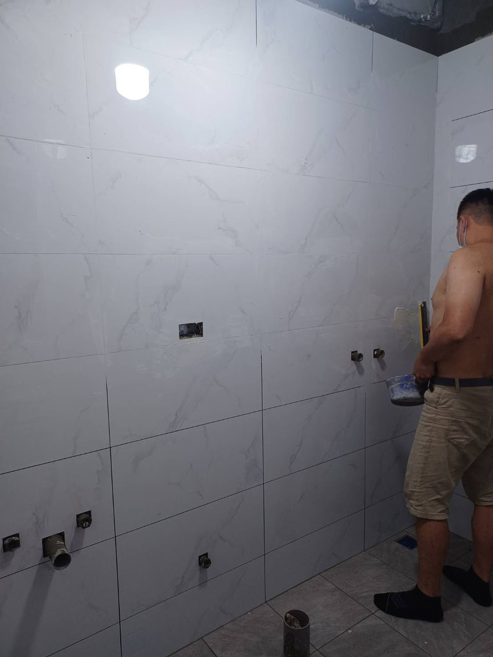 台中浴室牆面磁磚施工